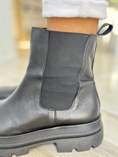 LOLA - buy online