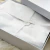 Caja regalo de nacimiento: Ajuar algodón pima blanco con manta -7 piezas- - comprar online