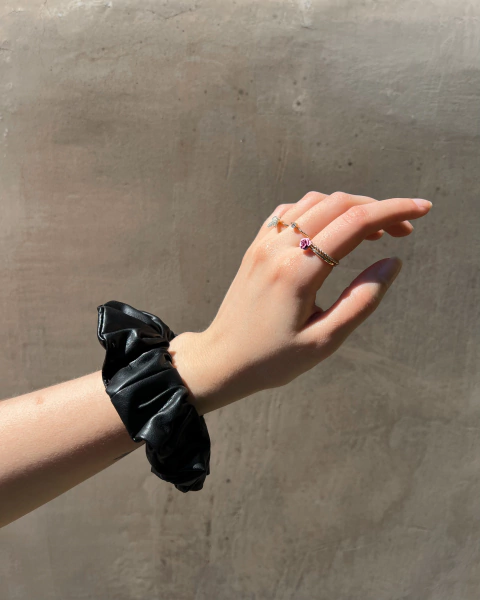 Scrunchie CUERITO negro