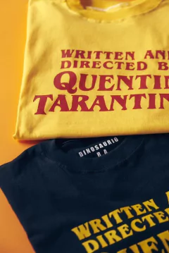 (Ungendered) Remera Tarantino - Dinosaurio
