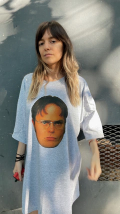 Remera Dwight en internet