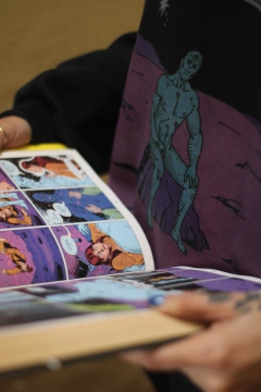 (A pedido) Buzo Dr. Manhattan DTG - Dinosaurio