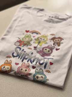 Remera Slipknot Labubu en internet