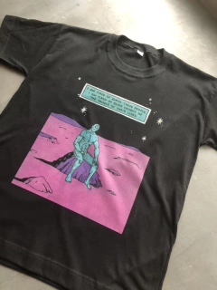 (Ungendered) Remera Dr Manhattan - Dinosaurio B.A