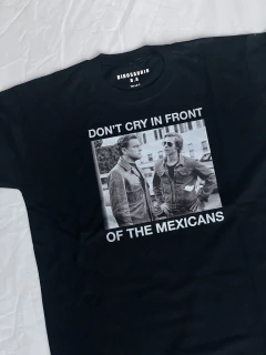 Remera dont cry en internet