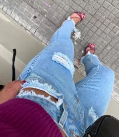 Jeans Destroyed II na internet