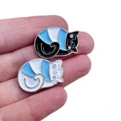 2 Pin Gatito Michi Escarapela Argentina Gato Negro + Gato Blanco - comprar online