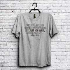 Remera Alexander #VRYDFFCLT - Remeras de Cine y Series Very Difficult