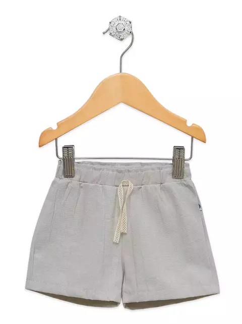 Short liso con cordón de puntilla