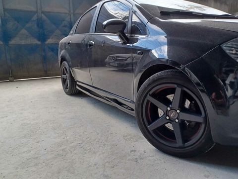 Saia Lateral Fiat Linea - Sem Pintura