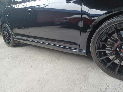 Saia Lateral Volkswagen Jetta MK5 - Sem pintar