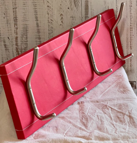 Perchero con ganchos de acero dobles