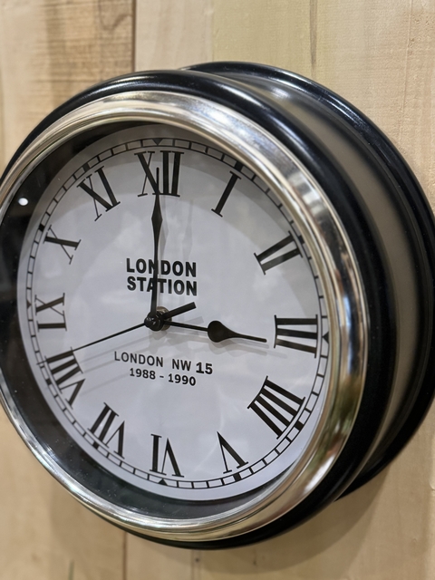 Reloj Station Vintage Negro