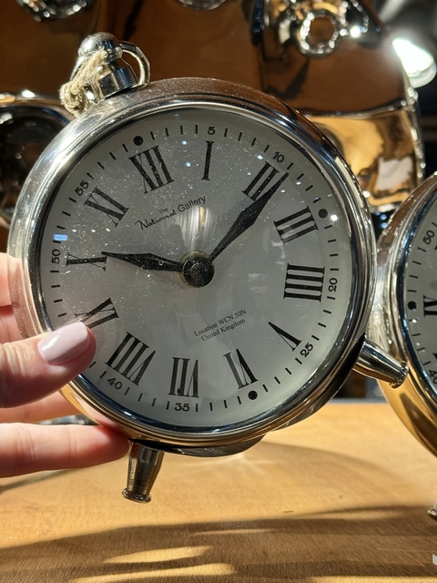 Reloj mesa de metal