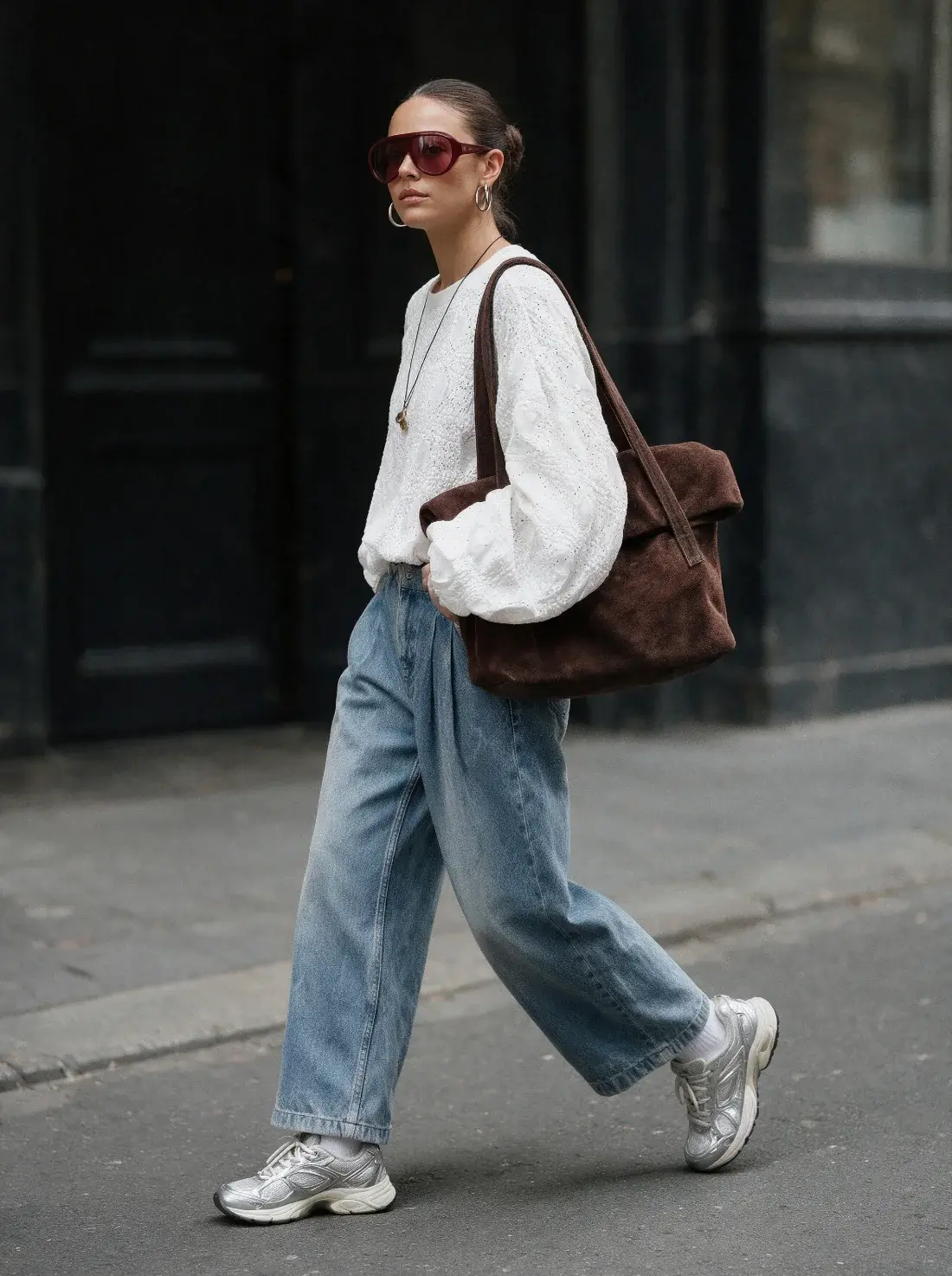 Tote Lenon chocolate en la calle