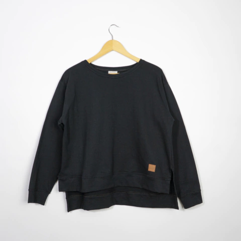 Buzo Cala de rústico /Negro - Haya Paz | Ropa para mujeres reales en talles reales en Argentina  