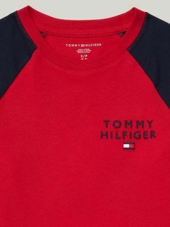 Camiseta Manga Longa Tommy Hilfiger - TH5434 - Tamanho 8 - 10 anos na internet