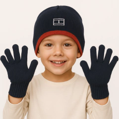 Touca Reversivel Tommy Hilfiger Azul Marinho/Vermelho - Tamanho 5 - 7 anos na internet