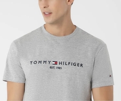 Camiseta Masculina Tommy Hilfiger Cinza Logo - TH7435 - Tamanho GG na internet