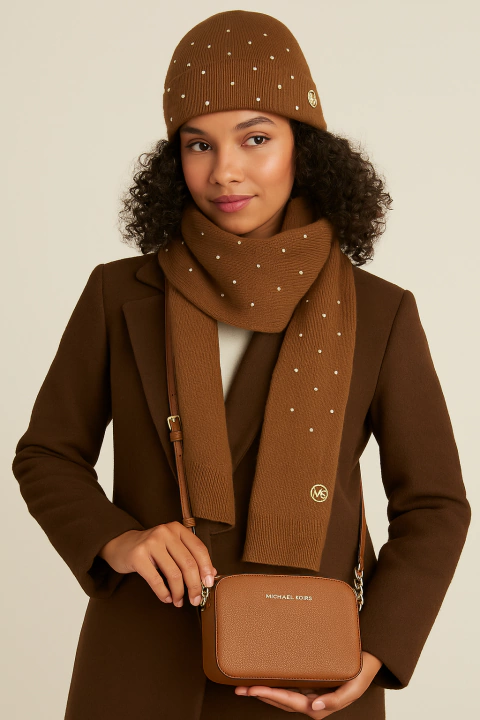 Kit Touca e Cachecol Michael Kors - Marrom com detalhes - comprar online