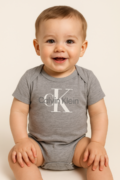 Imagem do Kit 4 bodies Calvin Klein - CK7504 - Tamanho 12 meses