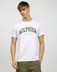 Camiseta Tommy Hilfiger Branca com Logo - TH021- Tamanho 6 - 7 anos na internet