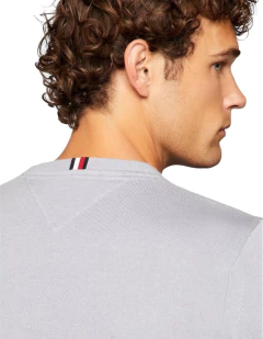 Sweater Masculino Tommy Hilfiger Azul Claro Acinzentado - TH3212 - Tamanho M na internet
