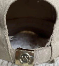 Boné Michael Kors Tecido Baseball Bege - Tamanho único - Mimos de Orlando