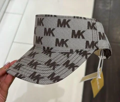 Viseira Michael Kors Marrom Escuro Logo na internet