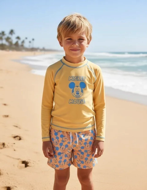Conjunto Camiseta e Bermuda Praia Gap Mickey - GAP18 - Tamanho 5 anos - comprar online