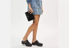 Imagem do Coach Slim Croc-Embossed Leather Crossbody Bag in Black/ Silver