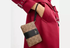 Carteira Coach Corner Zip Wristlet In Signature Canvas With Stripe - Tan/Black na internet