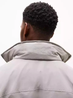 Jaqueta Lightweight Waterproof Tommy Hilfiger Cinza Escuro - TH7543 - Tamanho GG - Mimos de Orlando