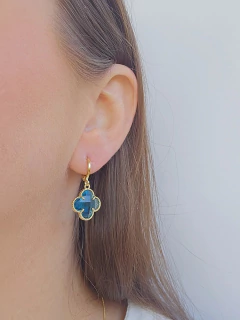 Brinco Argola Pingente Inspiração Trevo de Cristal Azul Turquesa Banho Ouro 18K na internet