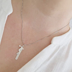 Colar Profissão Educação Física Banho Ródio Branco