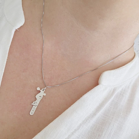 Colar Profissão Educação Física Banho Ródio Branco