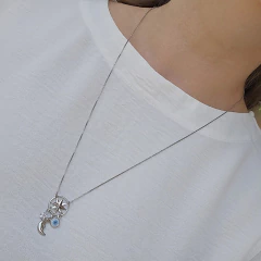 Colar Longo com Pingente Espiritual Banho Ródio Branco