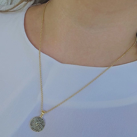 Colar Pingente Delicado Circular Cravejado com Zircônias Negras Banho Ouro 18K