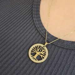 Colar Medalha Árvore da Vida Volta Cravejada Zircônias Brancas Banho Ouro 18K - Semijoias em Brincos, Colares, Anéis e Pulseiras | Lua Mia Semijoias