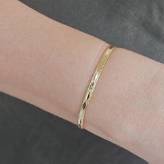 Bracelete Espelhado e Detalhes Texturizados Banho Ouro 18K