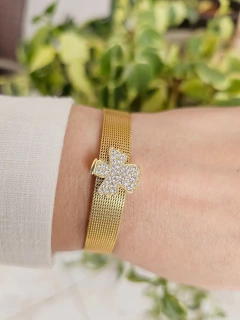 Pingente Clip Charm Para Pulseira de Malha Relógio Anjo Cravejado com Zircônias Brancas Banho Ouro 18K - Semijoias em Brincos, Colares, Anéis e Pulseiras | Lua Mia Semijoias