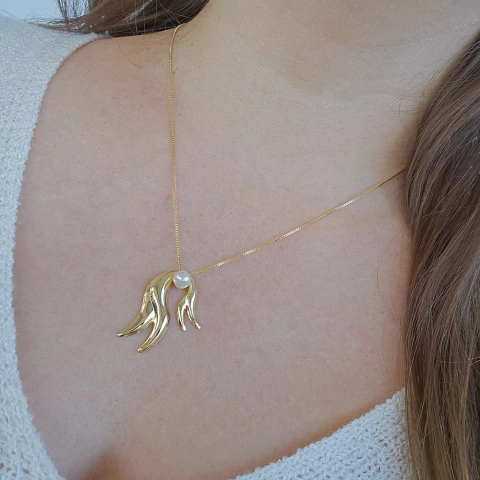 Colar com Pingente Estilo Orgânico com Pérola Banho Ouro 18K