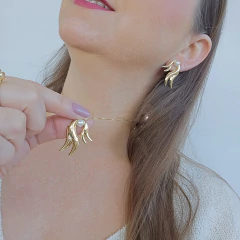 Brinco Estilo Orgânico com Pérola Banho Ouro 18K - Semijoias em Brincos, Colares, Anéis e Pulseiras | Lua Mia Semijoias