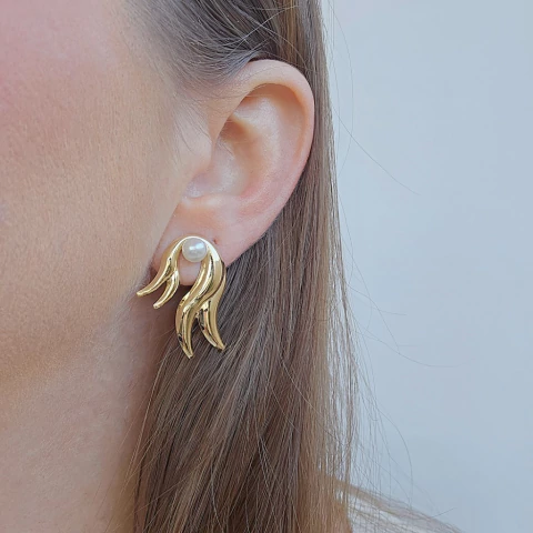 Brinco Estilo Orgânico com Pérola Banho Ouro 18K