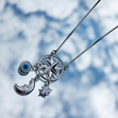 Colar Longo com Pingente Espiritual Banho Ródio Branco - Semijoias em Brincos, Colares, Anéis e Pulseiras | Lua Mia Semijoias