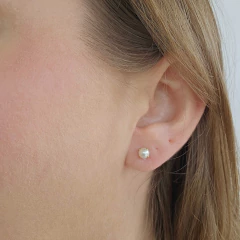 Brinco Infantil Pérola com Garra Banho Ouro 18K