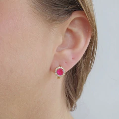 Brinco Argolinha Pedra Fusion Pink Cravejada Zircônias Brancas Banho Ouro 18K na internet