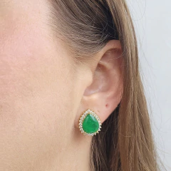 Brinco Gota Fusion Esmeralda Cravejada Zircônias Brancas Banho Ouro 18K