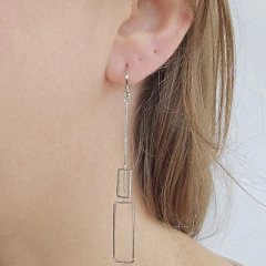 Brinco Argolinha com Veneziana e Pingentes Geométricos Banho Ródio Branco