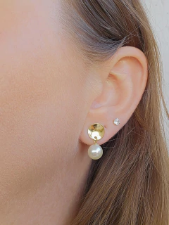 Brinco Ponteira Côncava e Pérola Banho Ouro 18K na internet